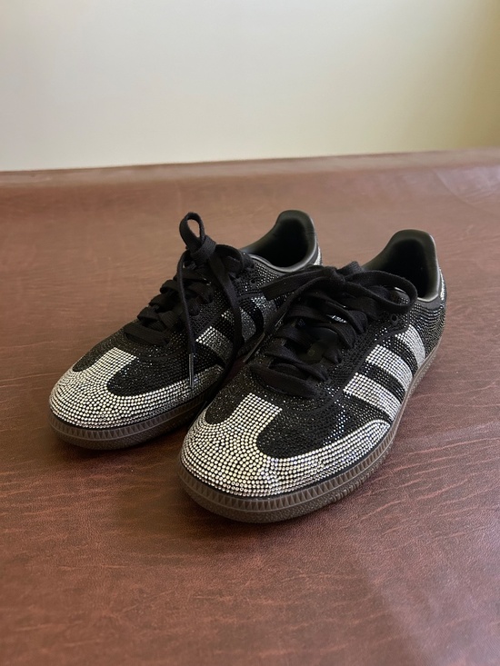 Athletic_Shoes